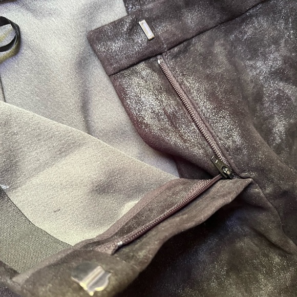 THEORY suede lambskin leggings. Size 2 - Picture 4 of 7
